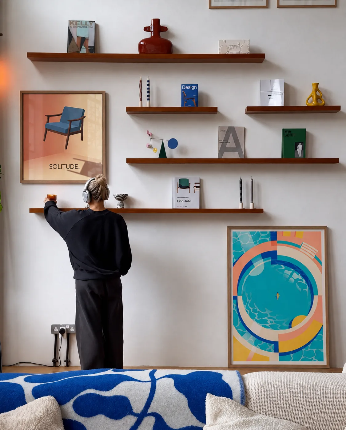 Styled room with Pool and Solitude